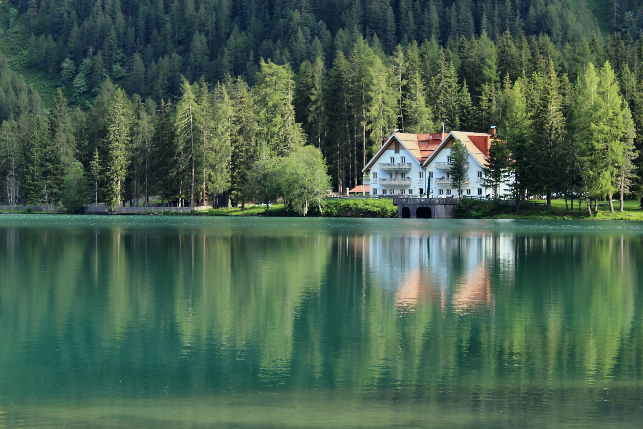 Visitez les plus beaux lacs des Dolomites en campingcar ! Caramaps