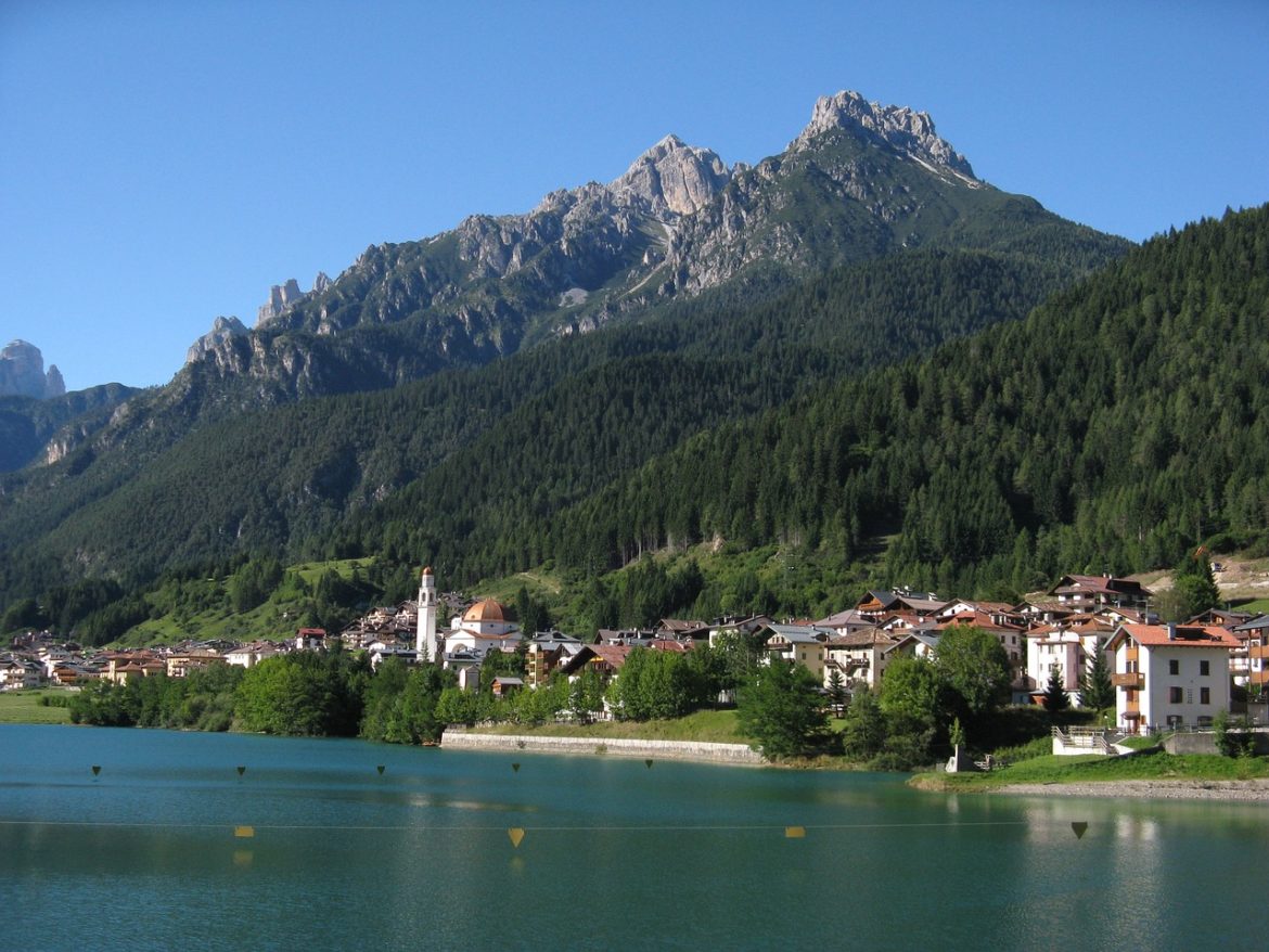 Visitez les plus beaux lacs des Dolomites en campingcar ! Caramaps