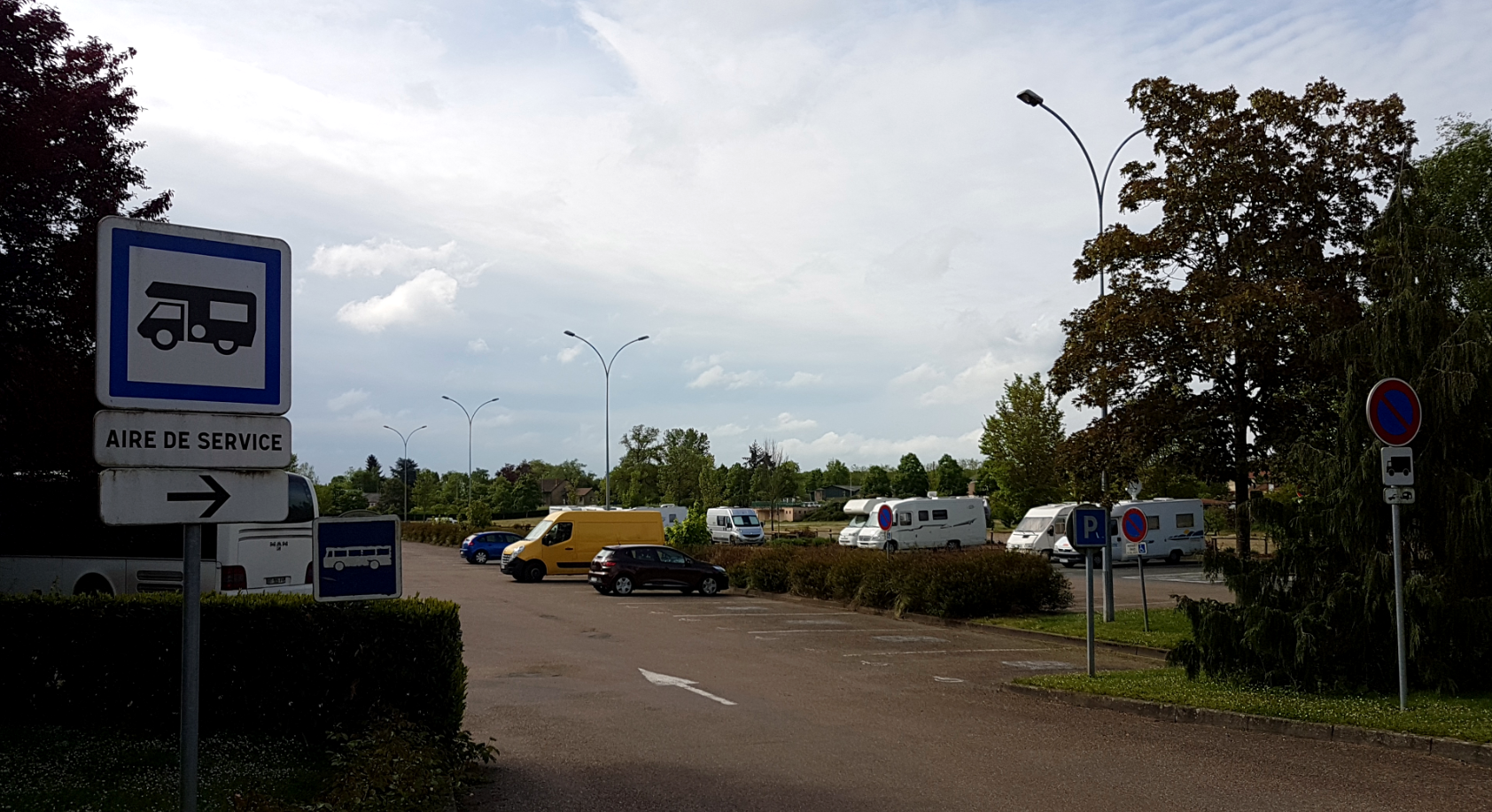 Aire de service. Panneau de signalisation