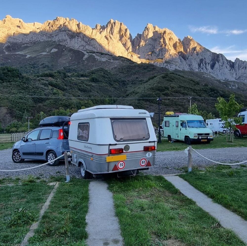Voyage en caravane, Ernesto. Aire de stationnement