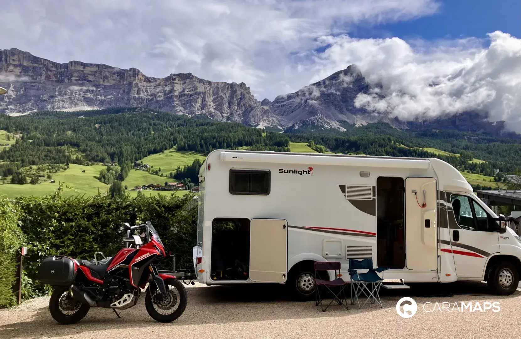 Photo CaraMaps en Italie. Camping-car dans l'aire de services Ciasa Odlina