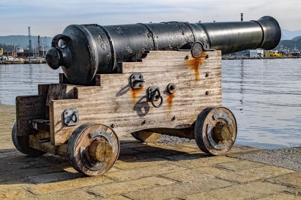Photo d'un vieux canon naval à La Spezia
