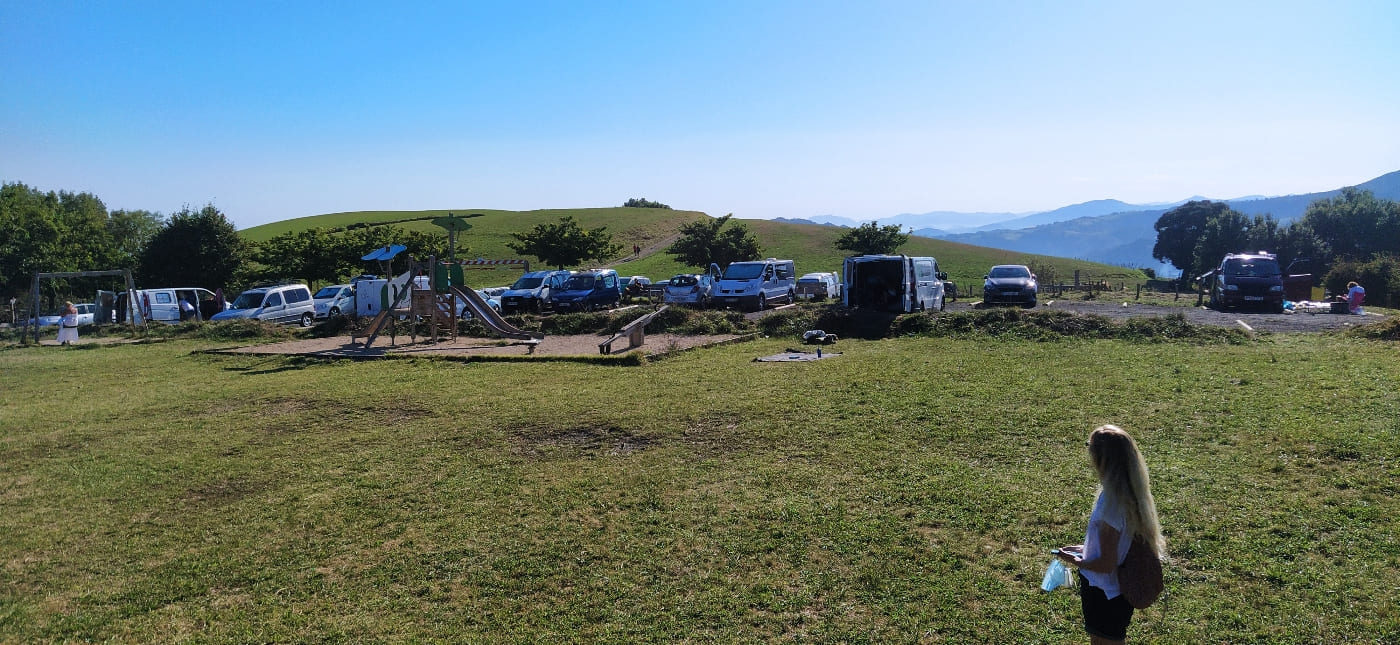parking-elloriaga-deba-espagne-caramaps-camping-sauvage