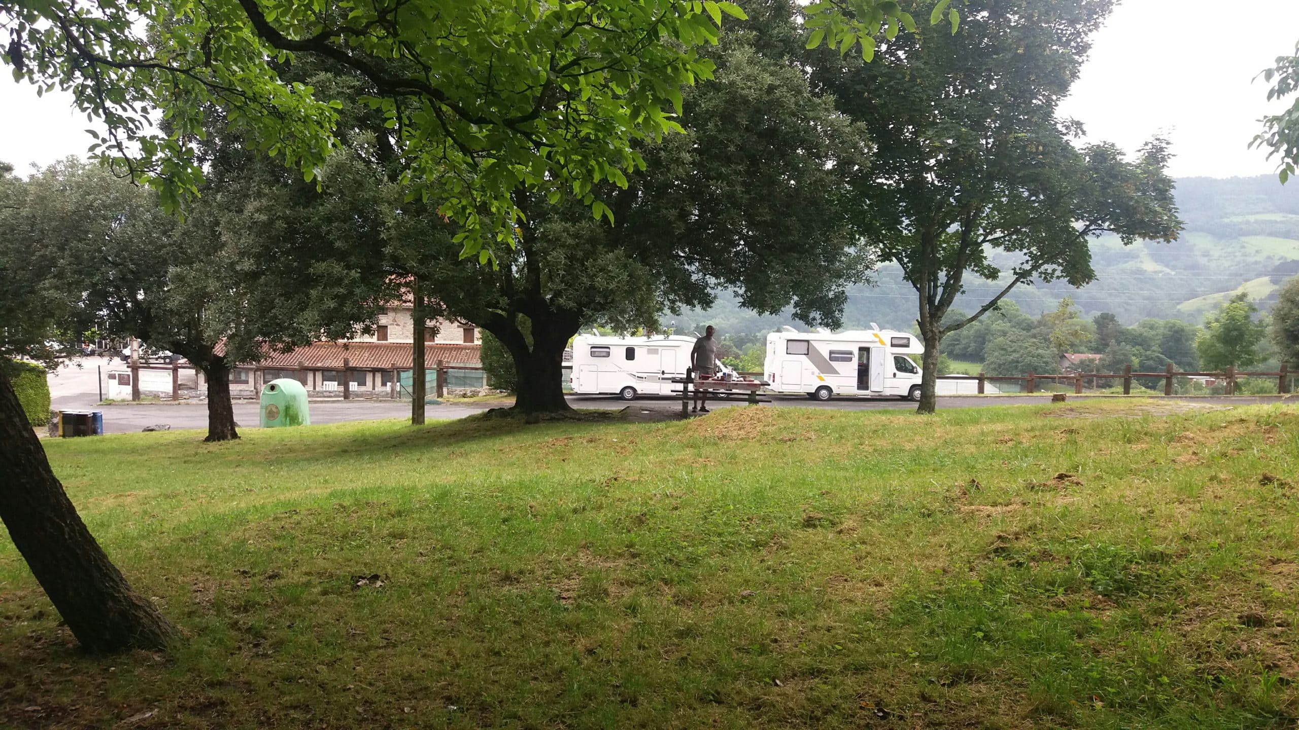 parking-tinoco-usurbil-espagne-caramaps-camping-sauvage