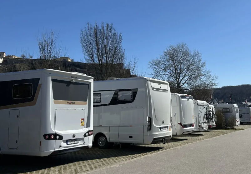 Koblenz: Ein Stellplatz, auf dem man sein Wohnmobil in aller Ruhe abstellen kann, um Koblenz zu besichtigen