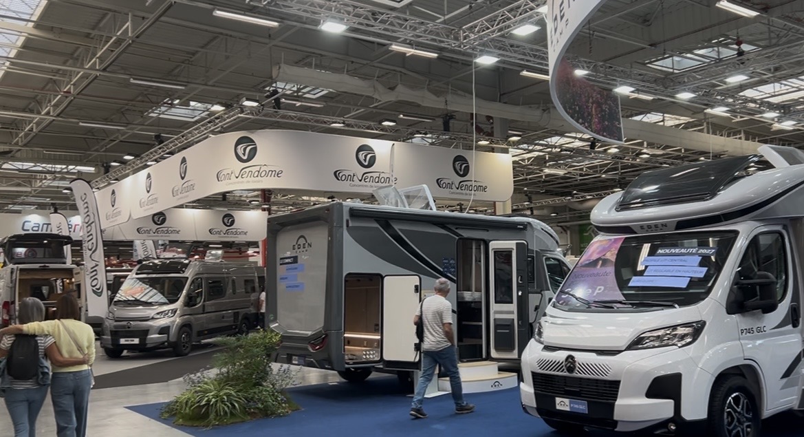 Exposition de camping-cars au salon du Bourget 2026 pour les 60 ans du salon des véhicules de loisirs 